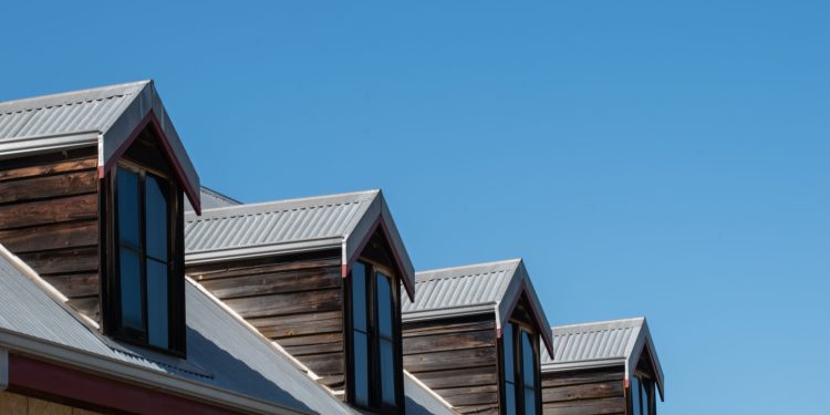 Salt, Fog, and Sun: Which Metal Roof Really Lasts on Coastal LA Homes?